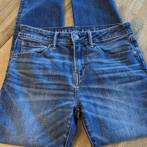 American Eagle Men's Medium Wash Athletic Distressed Blue Jeans, Size 31 x 32